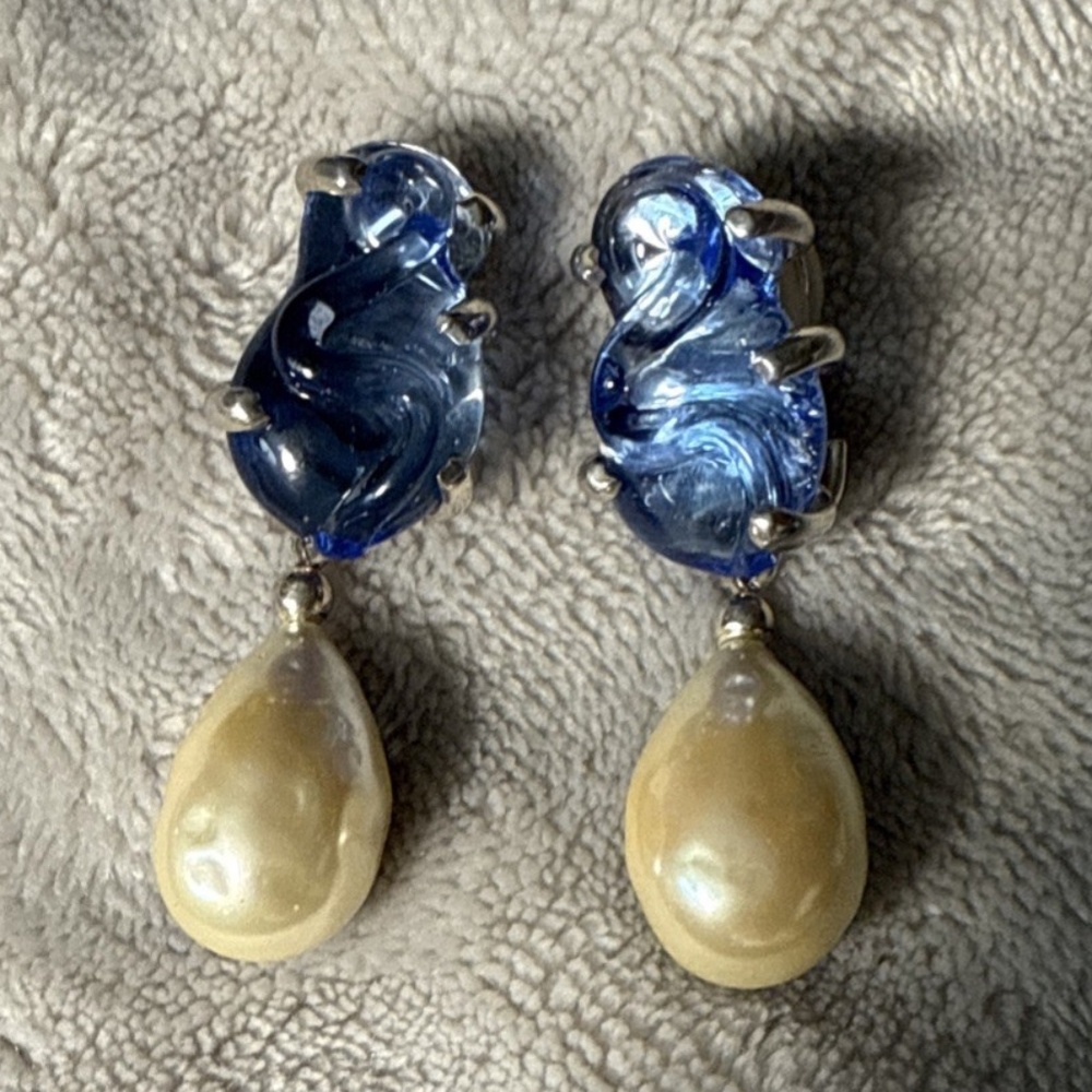 Mariquita Masterson S-shape Earrings Faux Pearl Blue Blown Murano Glass Clip on
